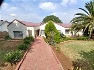 4 Bedroom House in Erasmia