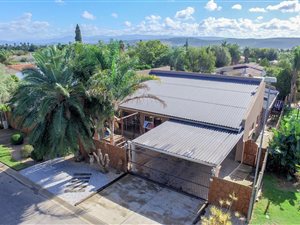 4 Bed House in Campher Park