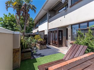 2 Bed Apartment in Lakeside