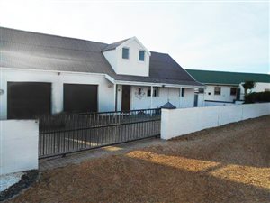 4 Bed House in Grotto Bay