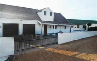 4 Bedroom House in Grotto Bay