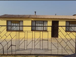 6 Bedroom House in Kwa Thema