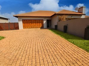 4 Bed House in Hazeldean (Silverlakes Surroundings)
