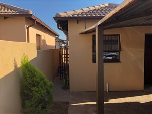 2 Bed House in Clayville