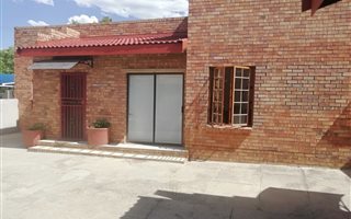 30 m² Retail Space in Douglasdale