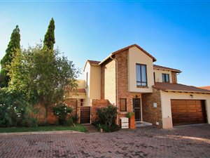 3 Bed Townhouse in Crescent Wood Country Estate