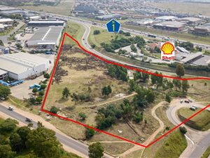 3.5 ha Land available in Louwlardia
