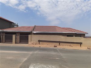 2 Bed House in Meadowlands