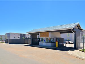 2.5 Bed Apartment in Adamayview