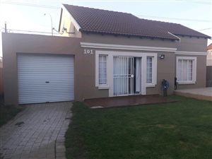 3 Bed House in Glen Marais