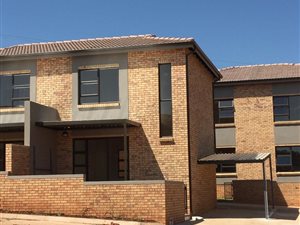 2 Bed Townhouse in Helderkruin