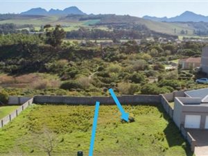 400 m² Land available in Somerset West Central