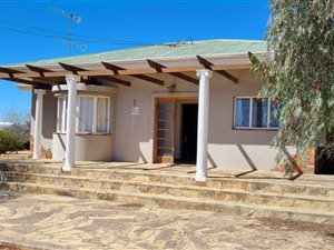 3 Bed House in Loeriesfontein