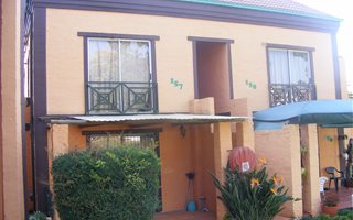 Bachelor apartment in Sundowner
