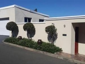 4 Bed Duplex in Bonza Bay