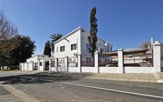 Commercial space in Kew