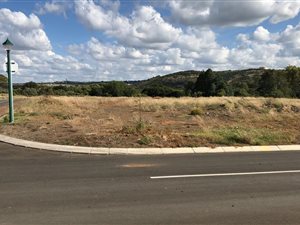 1000 m² Land available in Woodland Hills