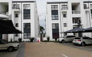 2 Bedroom Apartment in Somerset West Central