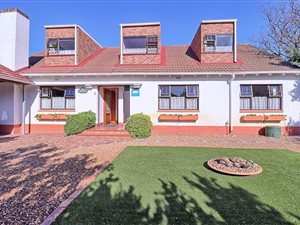 8 Bed House in Pinelands