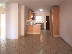 3 Bed Apartment in Hazeldean (Silverlakes Surroundings)