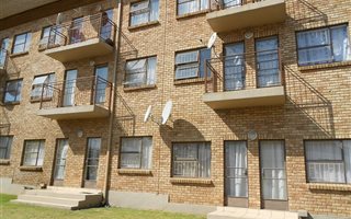 1 Bedroom Apartment in Krugersdorp Central