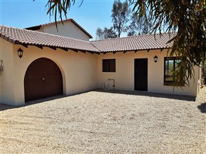 2 Bed House in Kyalami AH