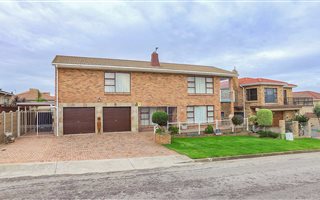 3 Bedroom House in Jeffreys Bay