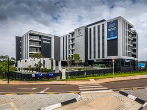 240 m² Office Space in Glenadrienne