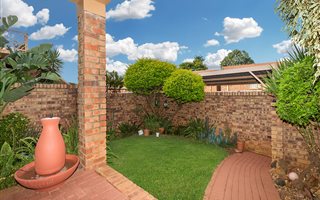 2 Bedroom Apartment in Faerie Glen