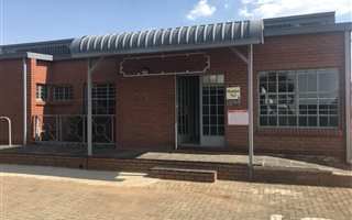 290 m² Industrial space in Hennopspark