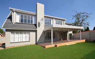 4 Bedroom Townhouse in Linden