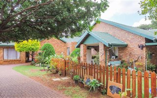 5 Bedroom House in Rooihuiskraal North