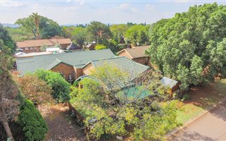 5 Bedroom House in Rooihuiskraal North