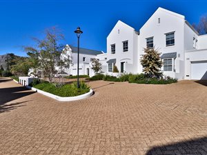 4 Bed Townhouse in Constantia