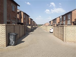 3 Bed Duplex in Raslouw
