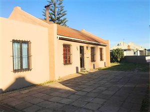 3 Bed House in Malibu Village