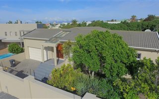 3 Bedroom House in West Beach