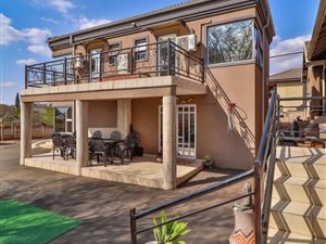 11 Bed House in Hayfields
