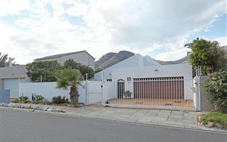 3 Bedroom House in Hout Bay and surrounds
