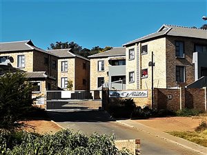 2 Bed Apartment in Helderkruin