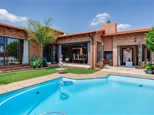4 Bed House in Honeydew Manor