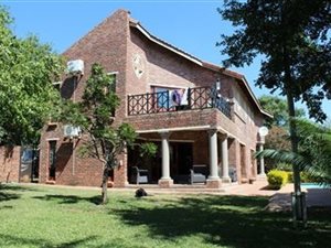 4 Bed House in Pebble Rock