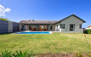 3 Bedroom House in Pezula Golf Estate