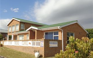 4 Bedroom House in Pearly Beach
