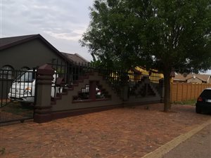 3 Bed House in Zakariyya Park