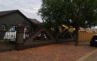 3 Bedroom House in Zakariyya Park