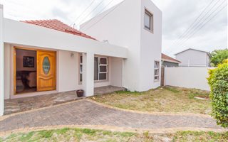 4 Bedroom House in Sybrand Park