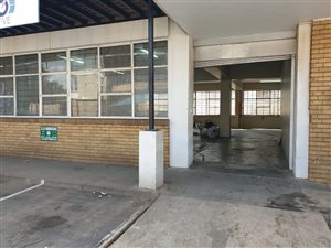 350 m² Industrial space in Robertsham