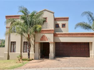3 Bed Townhouse in Eagle Canyon Golf Estate