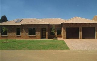 3 Bedroom House in Denneoord
